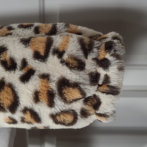 NWT Leopard Print Coat Jacket Faux Fur VS PINK & Know One Cares Large - Picture 11 of 17